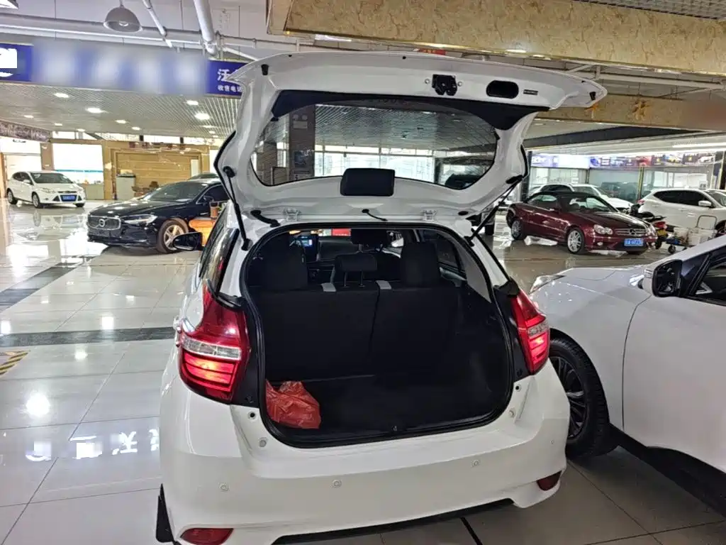Toyota Yaris L — миниатюра 19