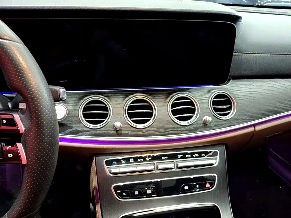 Mercedes-Benz E-Class — миниатюра 13