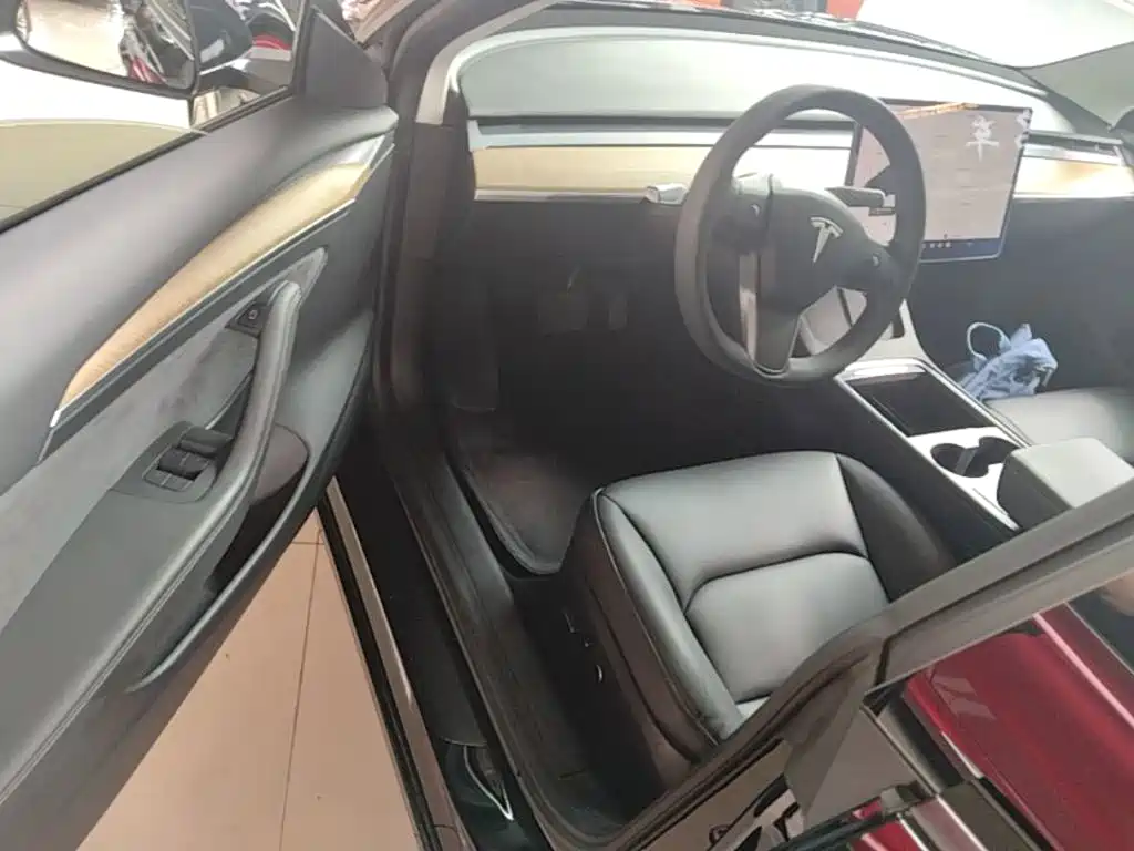 Tesla Model 3 — миниатюра 16