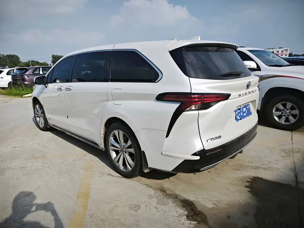 Toyota Sienna 2023 2.5L Luxury