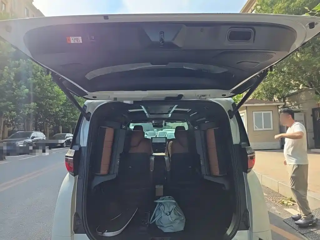 Toyota Vellfire — миниатюра 10