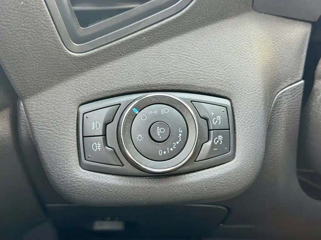 Ford Kuga — миниатюра 20