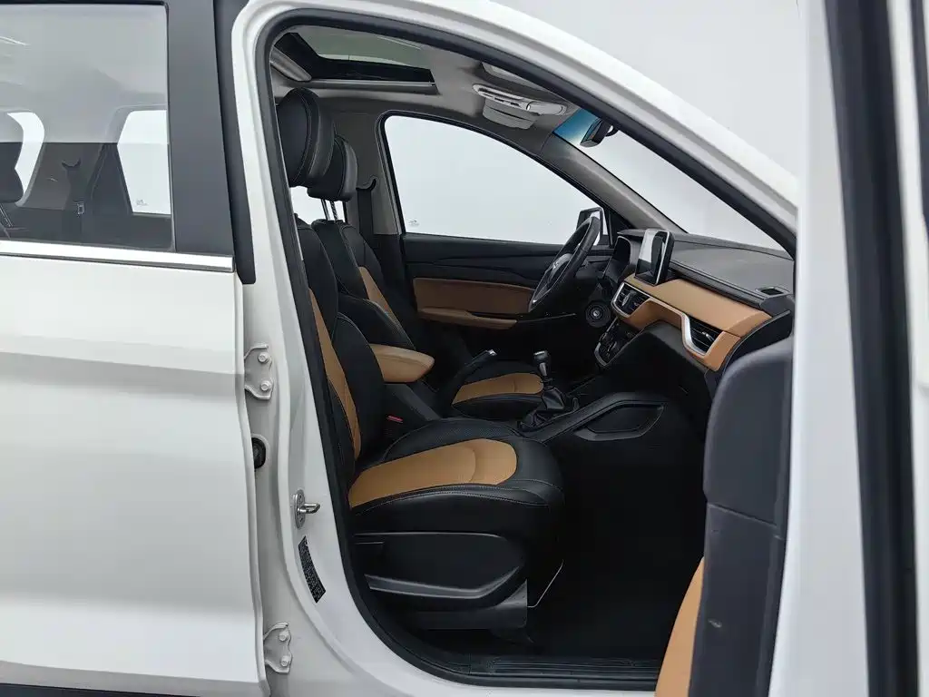 Wuling Hongguang S3 — миниатюра 23