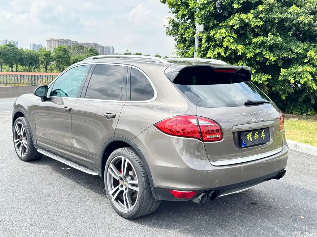 Porsche Cayenne — миниатюра 5