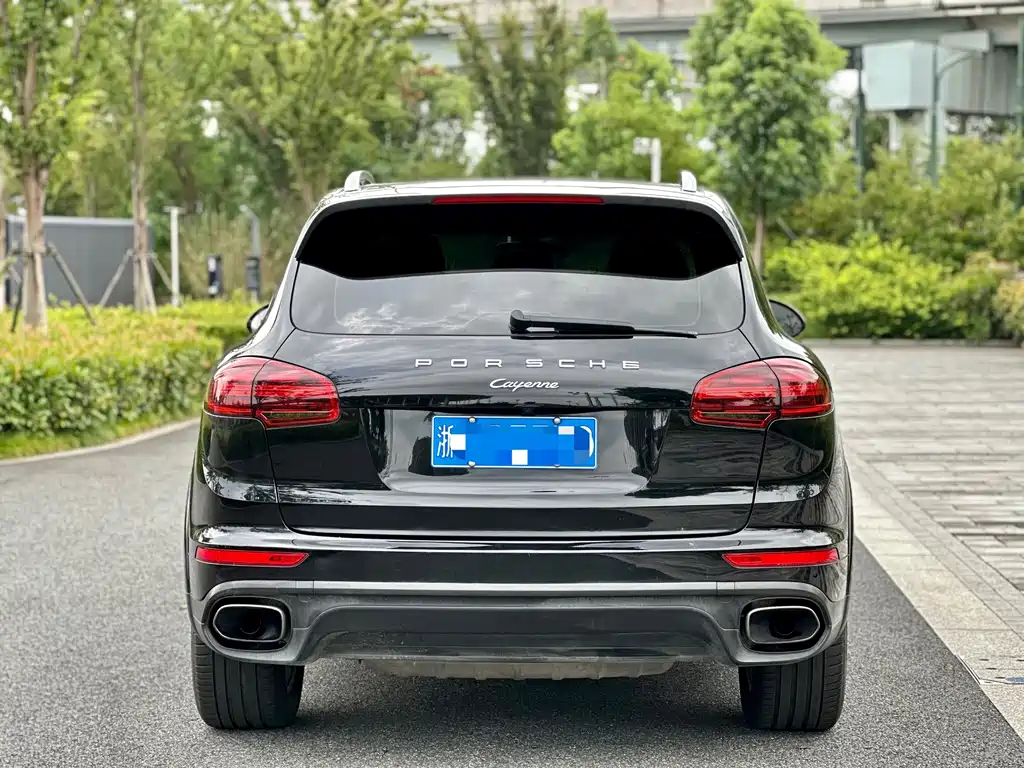 Porsche Cayenne — миниатюра 5