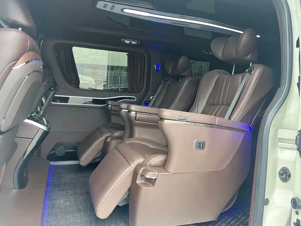 Toyota Hiace — миниатюра 16