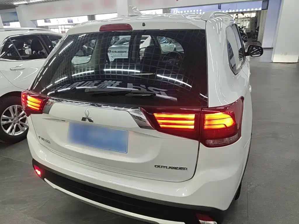 Mitsubishi Outlander — миниатюра 4