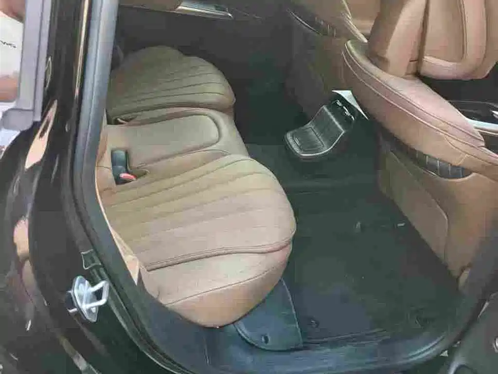 Mercedes-Benz E-Class — миниатюра 4