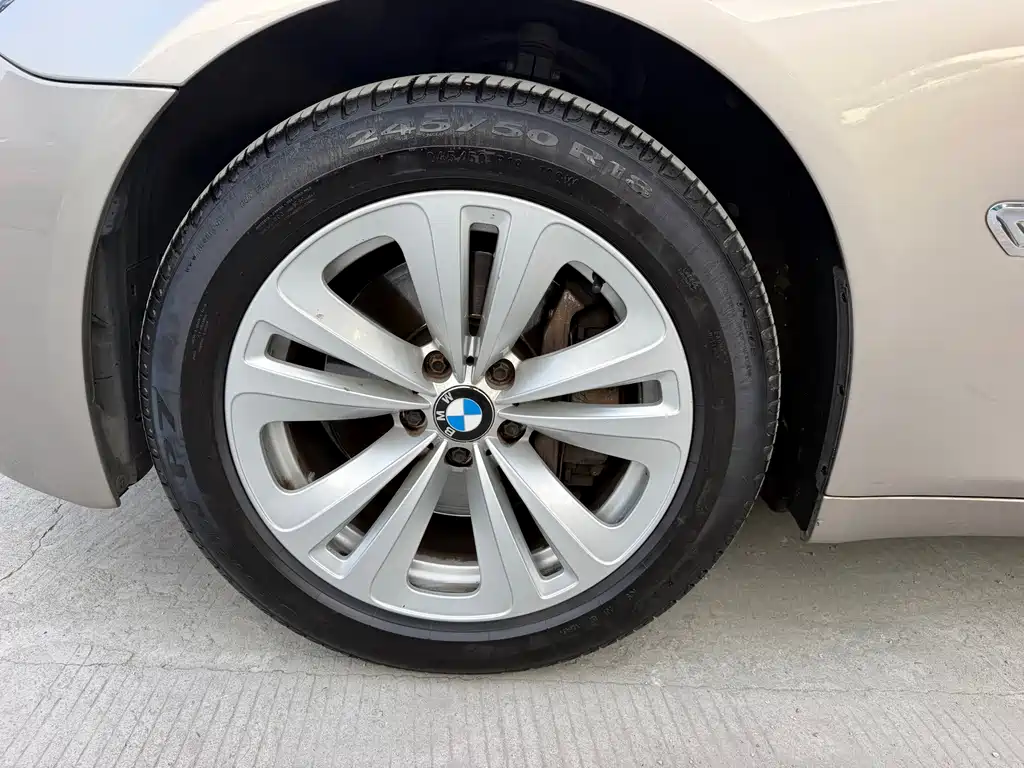 BMW 7 Series — миниатюра 17