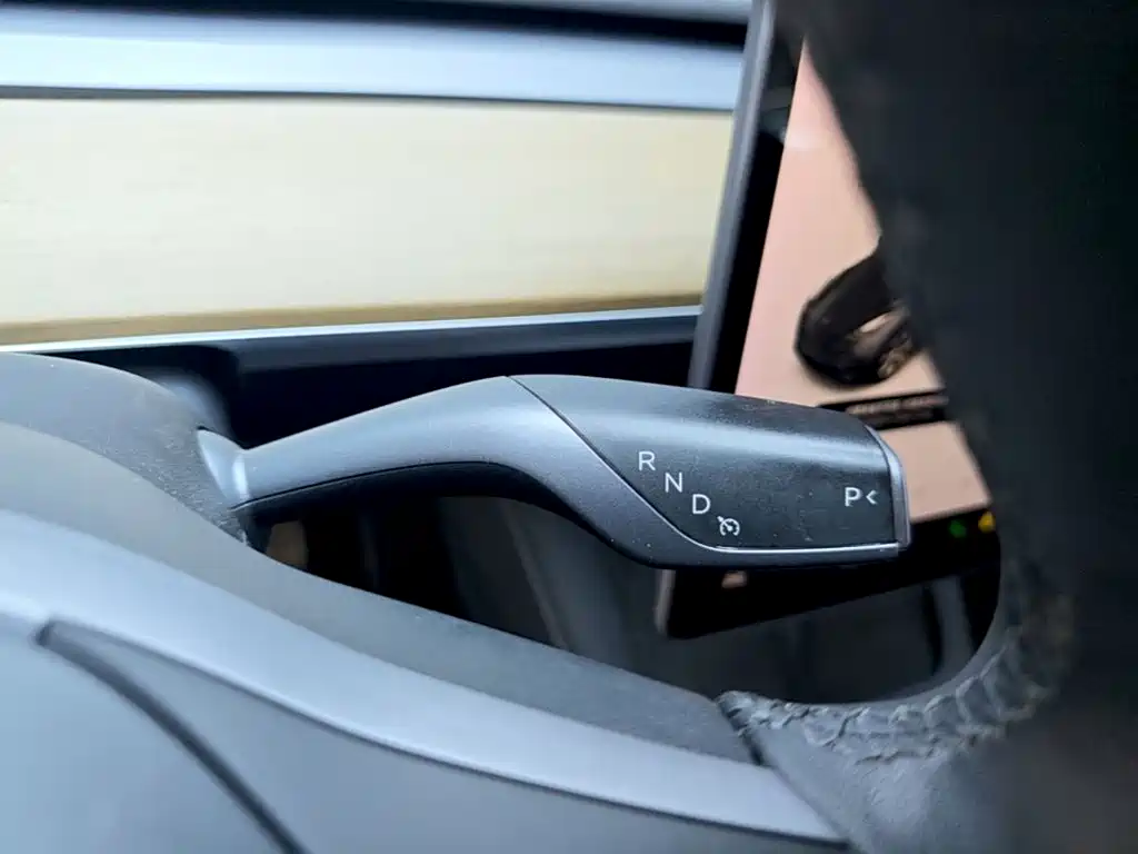 Tesla Model Y — миниатюра 14