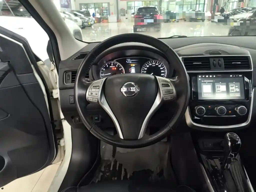 Nissan Tiida — миниатюра 11