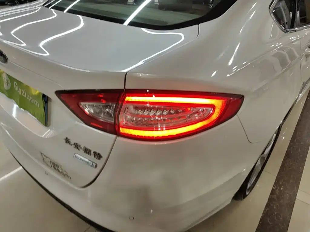 Ford Mondeo — миниатюра 8