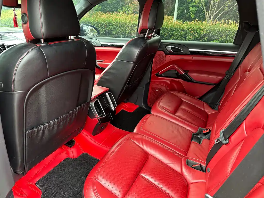 Porsche Cayenne — миниатюра 10