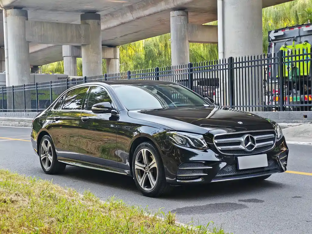 Mercedes-Benz E-Class — миниатюра 3