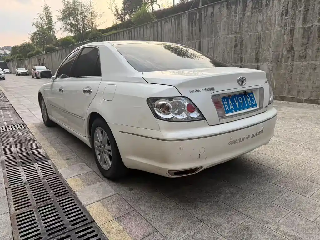 Toyota Reiz — миниатюра 7