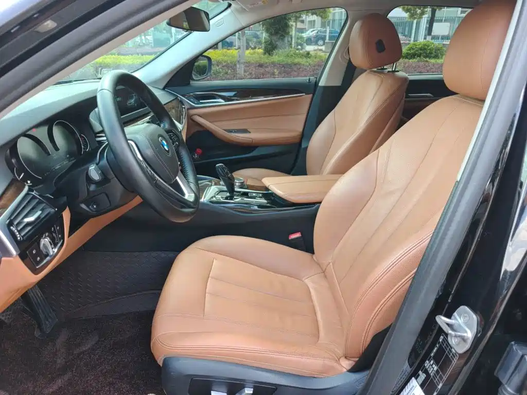 BMW 5 Series — миниатюра 8