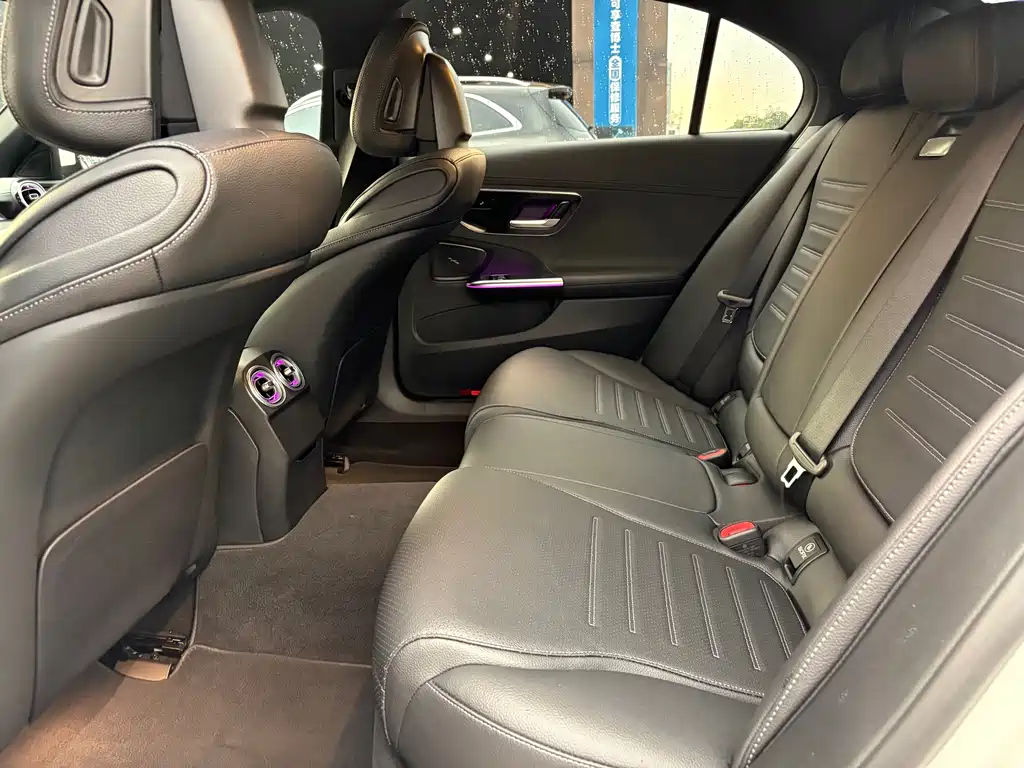 Mercedes-Benz C-Class — миниатюра 13