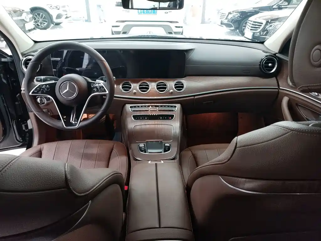 Mercedes-Benz E-Class — миниатюра 6