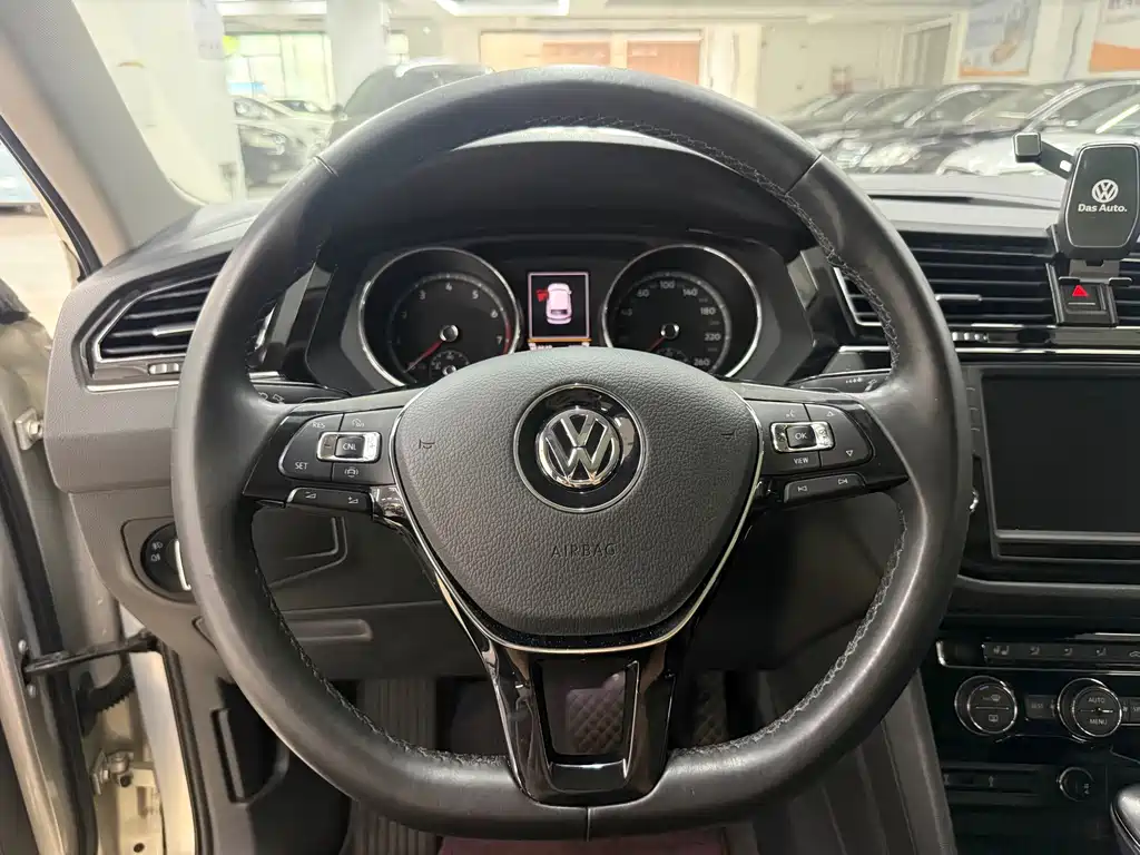 Volkswagen Tiguan L — миниатюра 15