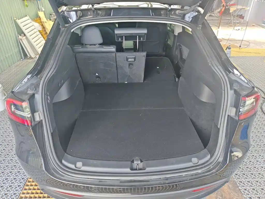 Tesla Model Y — миниатюра 19