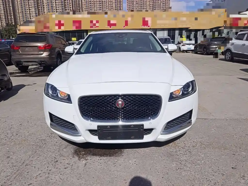 Jaguar XFL — миниатюра 3