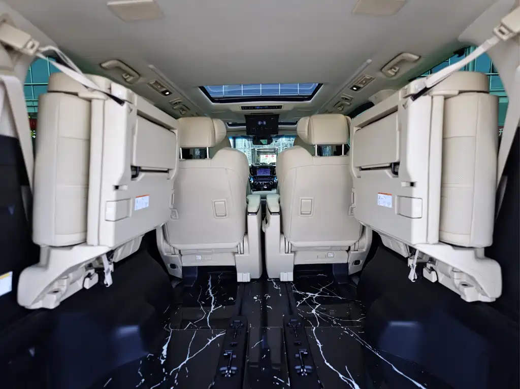 Toyota Alphard — миниатюра 16