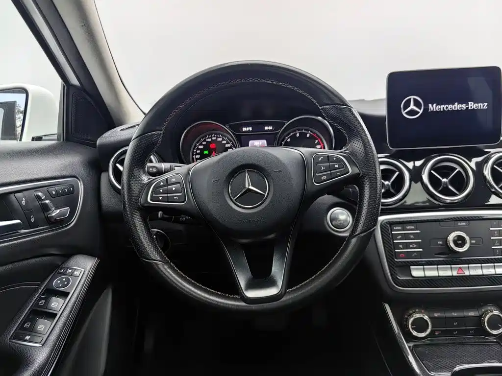 Mercedes-Benz GLA — миниатюра 11