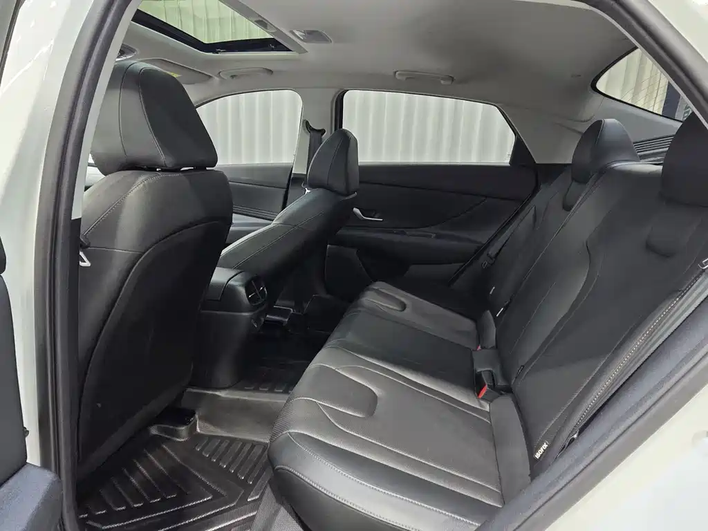 Hyundai Elantra — миниатюра 20