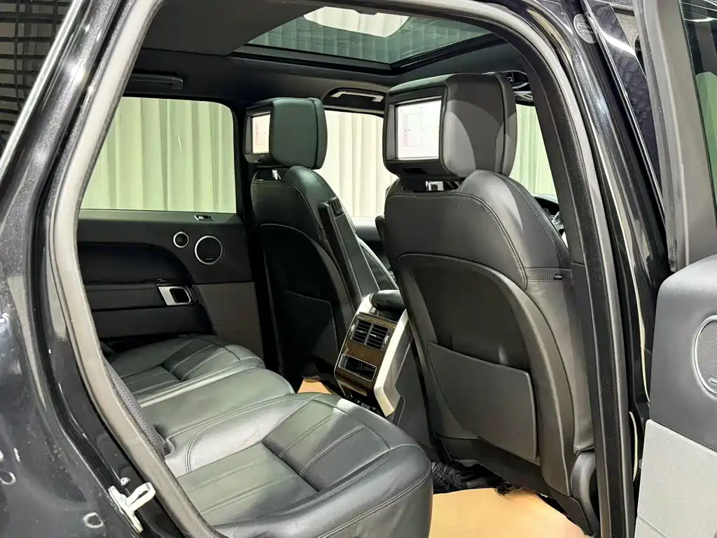 Land Rover Sport PHEV — миниатюра 7