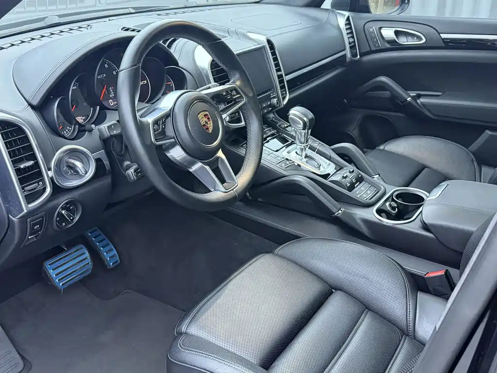 Porsche Cayenne — миниатюра 7