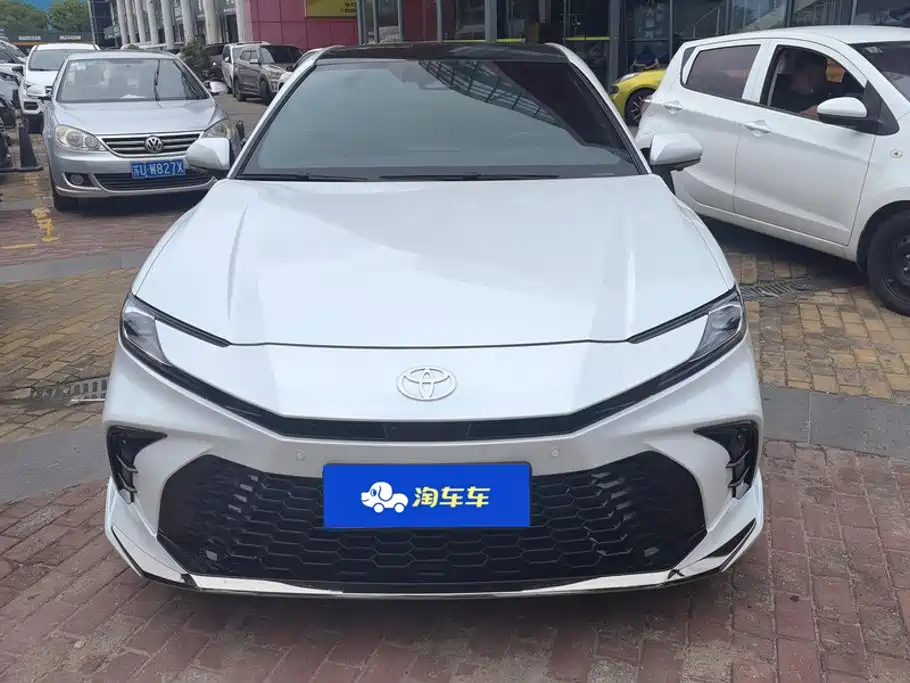 Toyota Camry — миниатюра 2