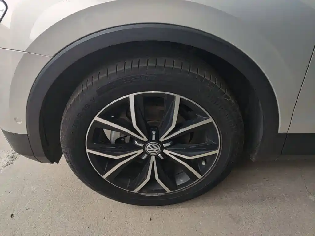 Volkswagen Tiguan L — миниатюра 23