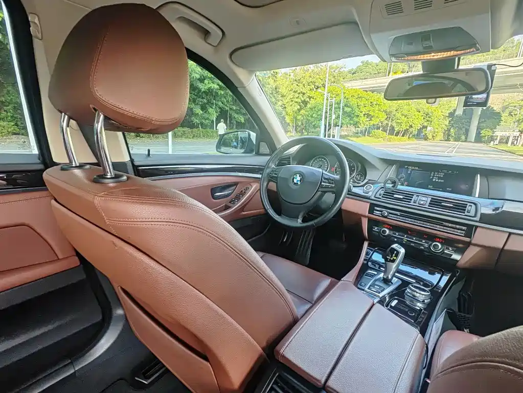 BMW 5 Series — миниатюра 9