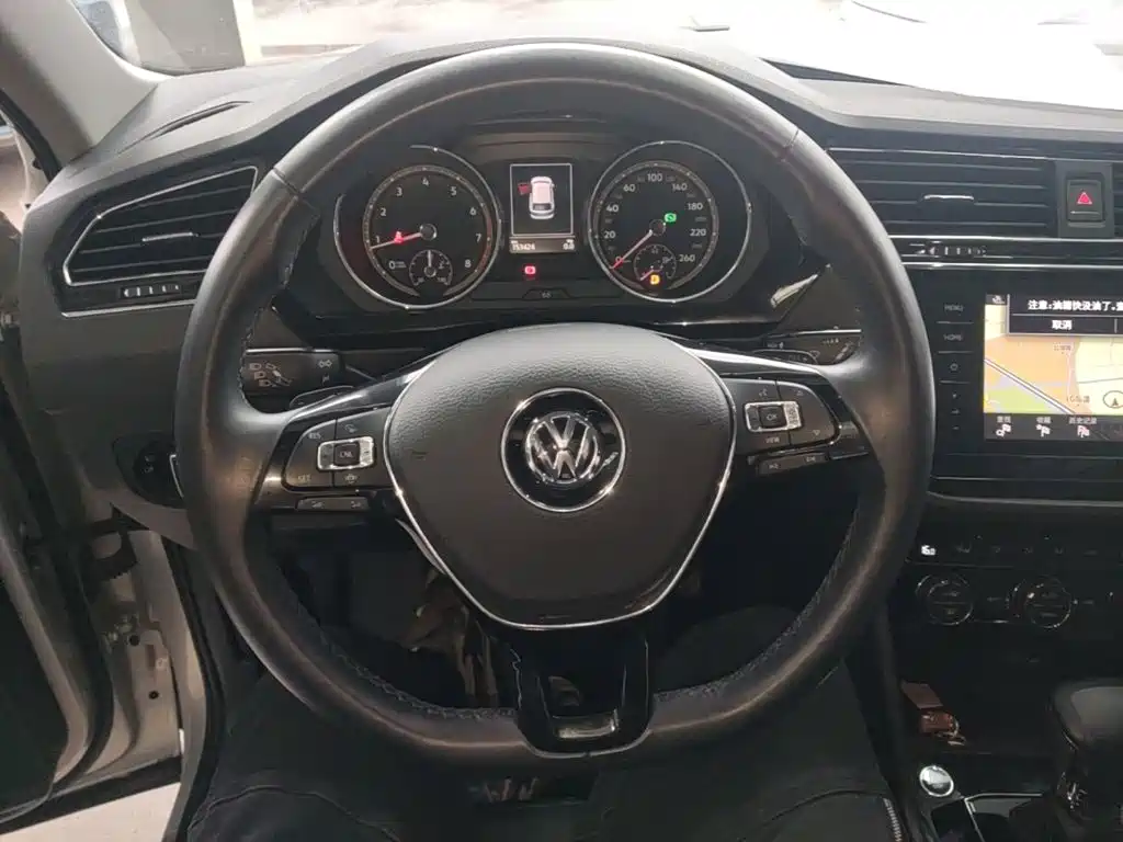 Volkswagen Tiguan L — миниатюра 11