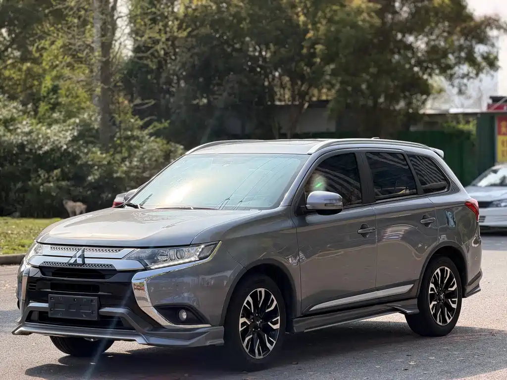Mitsubishi Outlander 2020