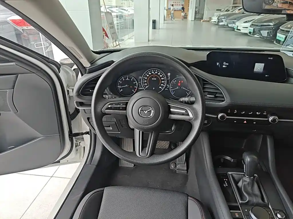 Mazda 3 Axela — миниатюра 11
