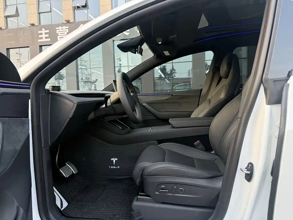 Tesla Model Y L — миниатюра 4