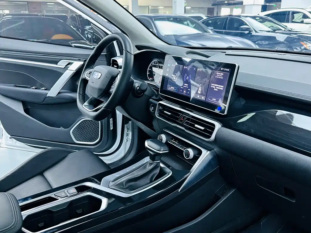 Geely Binyue — миниатюра 7