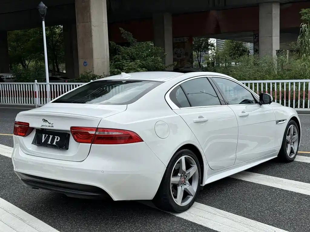 Jaguar XE — миниатюра 13