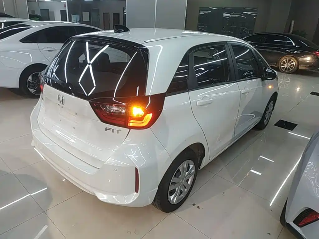 Honda Fit — миниатюра 7