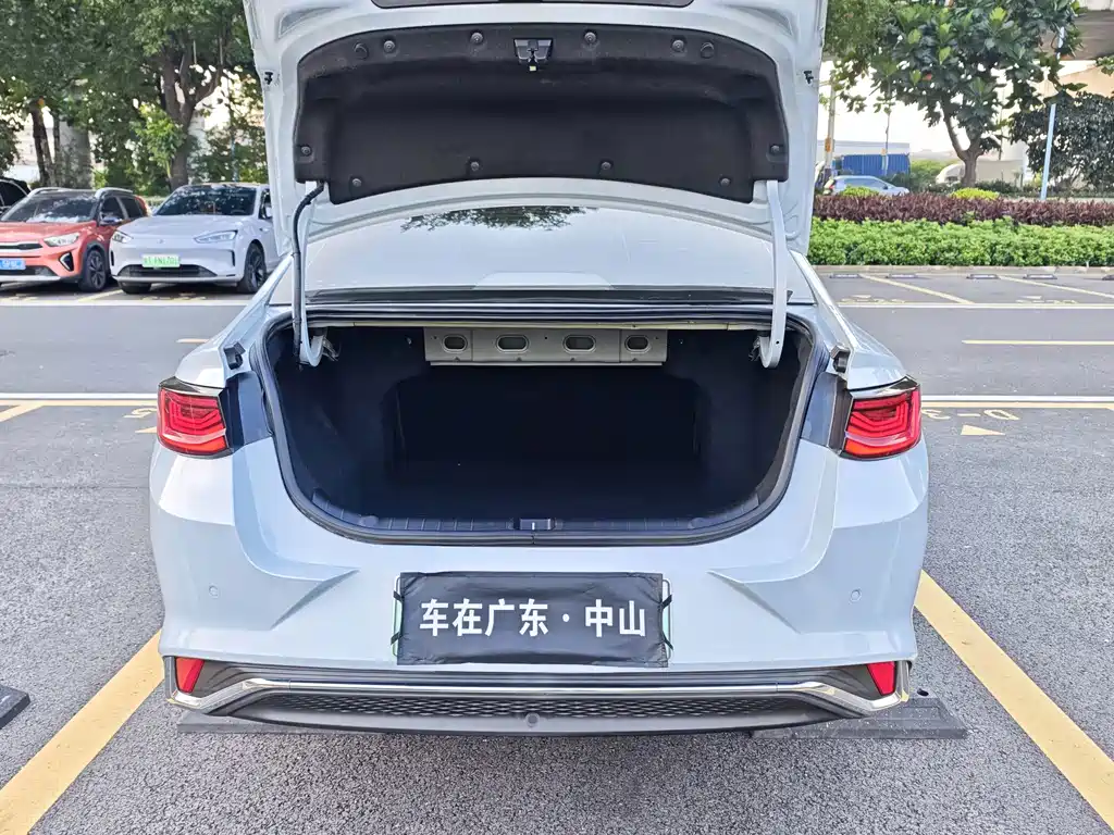 Geely L HiP — миниатюра 20