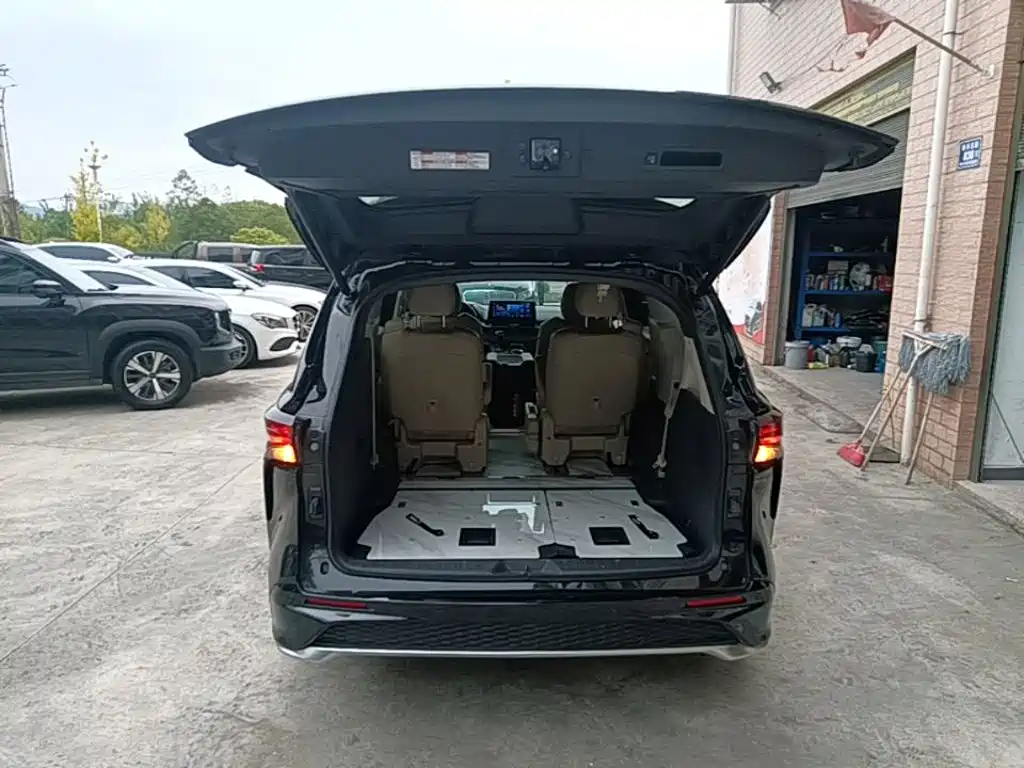 Toyota Granvia — миниатюра 19