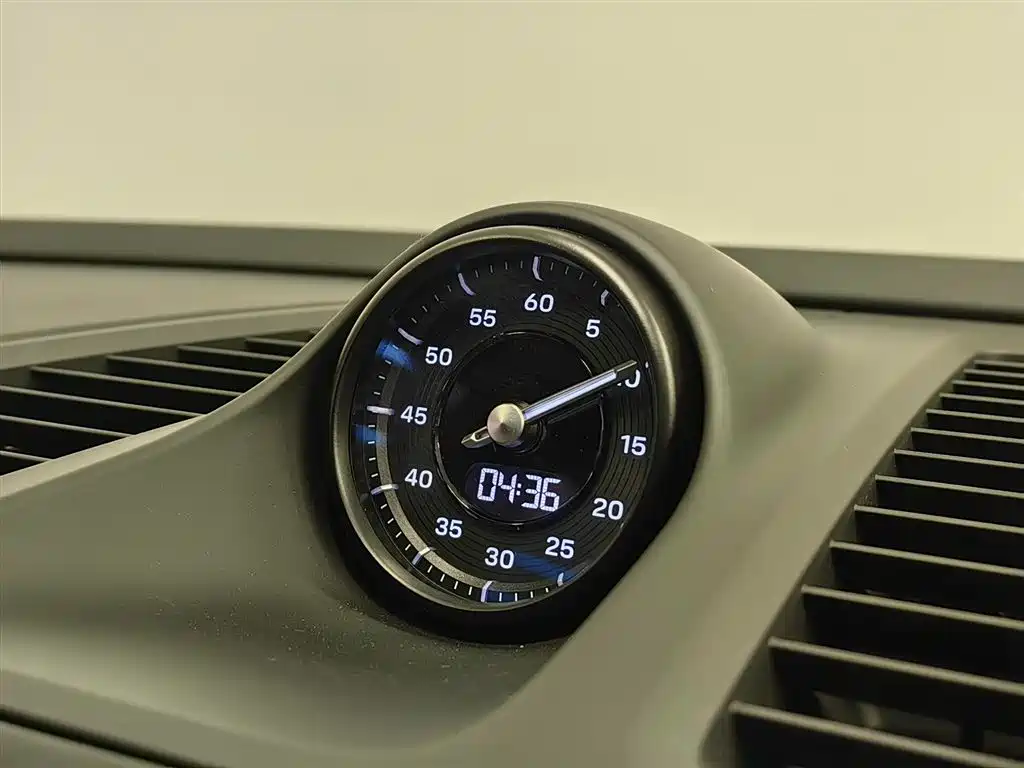 Porsche Macan EV — миниатюра 8