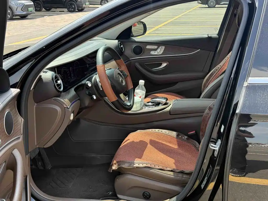 Mercedes-Benz E-Class — миниатюра 6