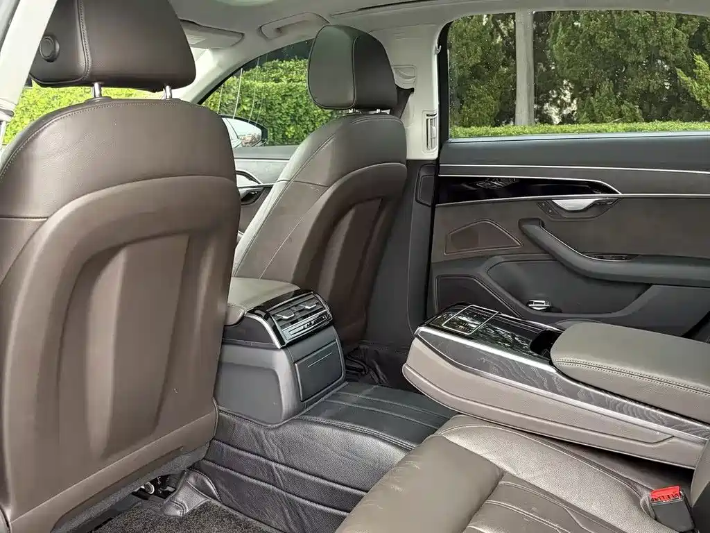 Audi A8 — миниатюра 11
