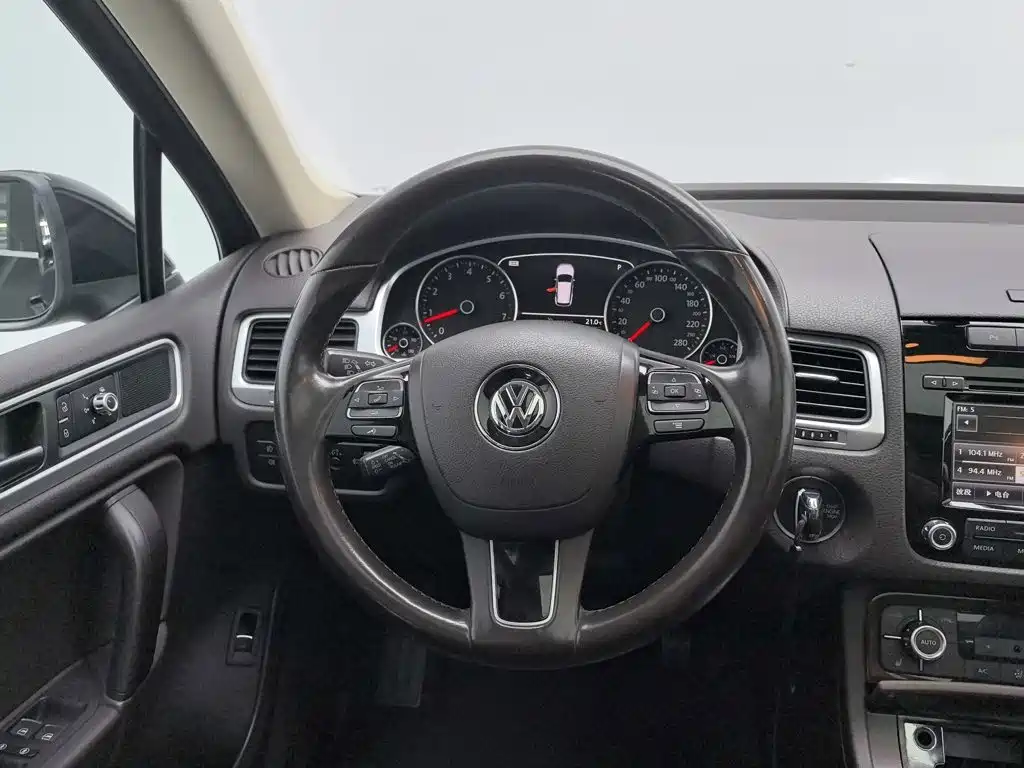 Volkswagen Touareg — миниатюра 11