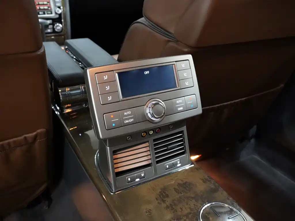 Volkswagen Phaeton — миниатюра 16