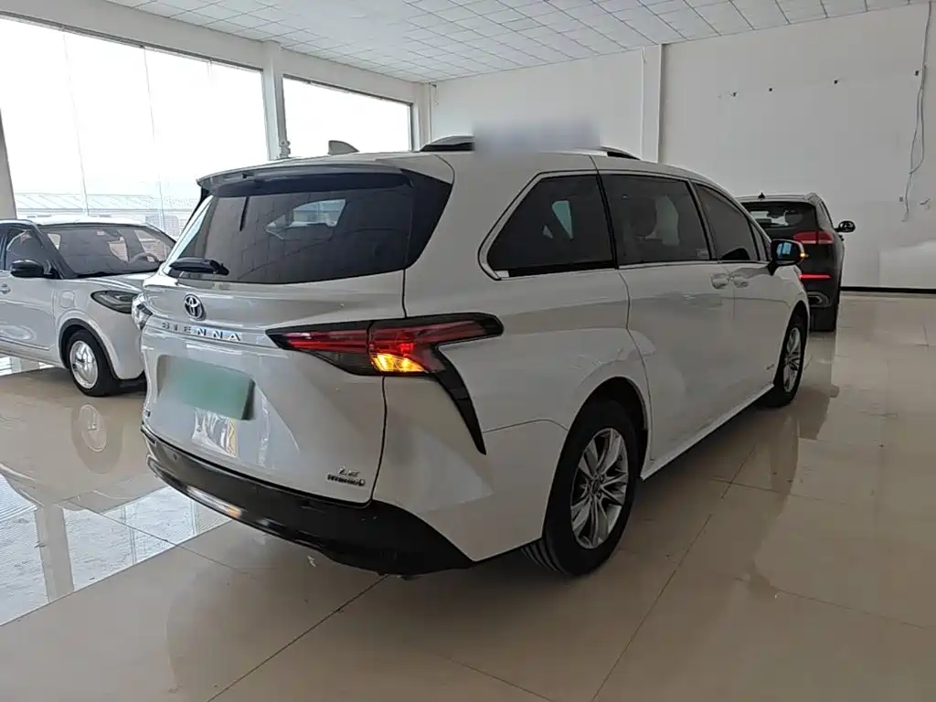 Toyota Sienna — миниатюра 7