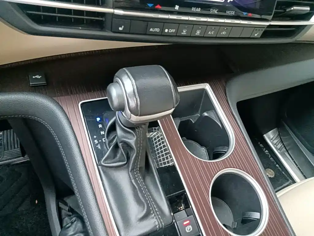 Toyota Granvia — миниатюра 14