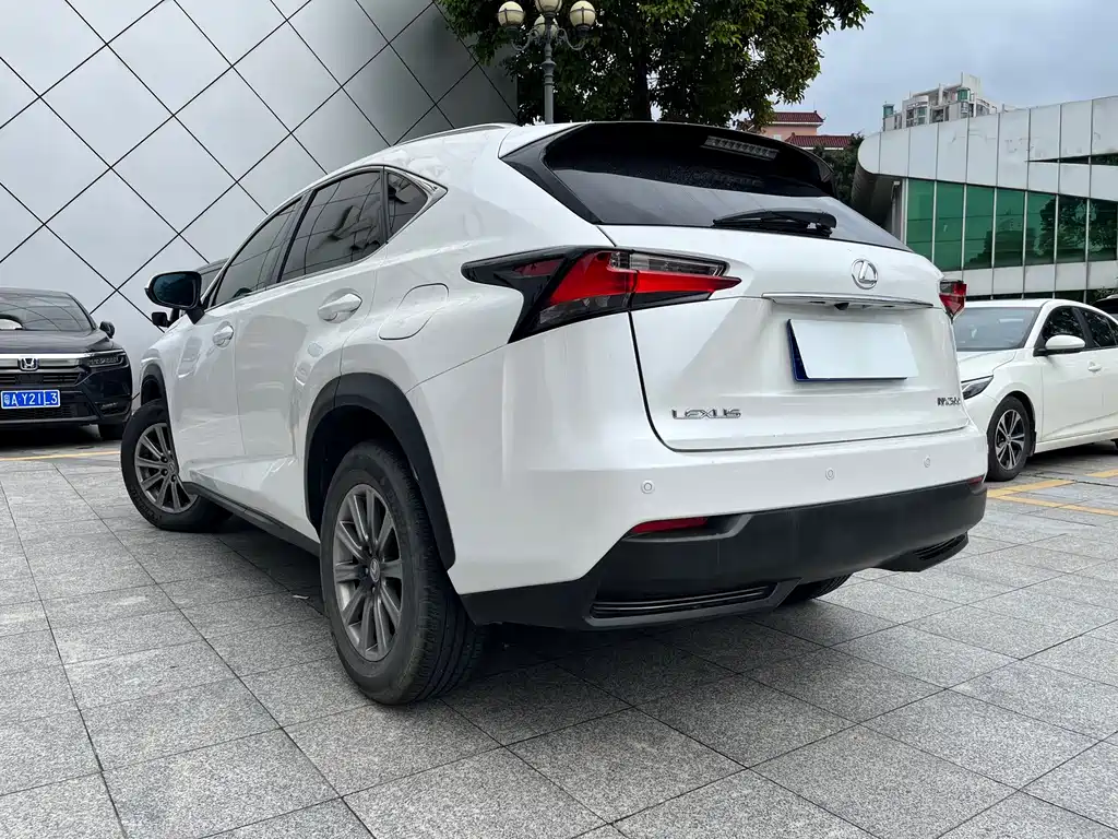 Lexus NX 200 AWD Sharp Fashion Edition, фото 3